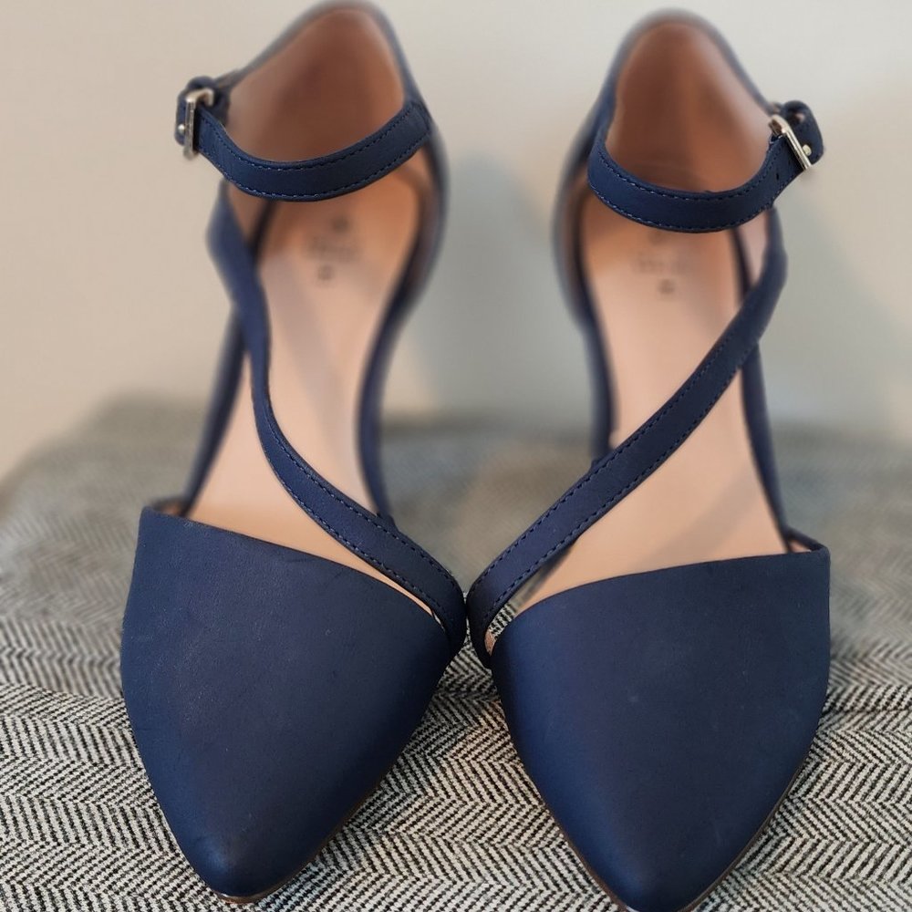Kitten heel dress shoe